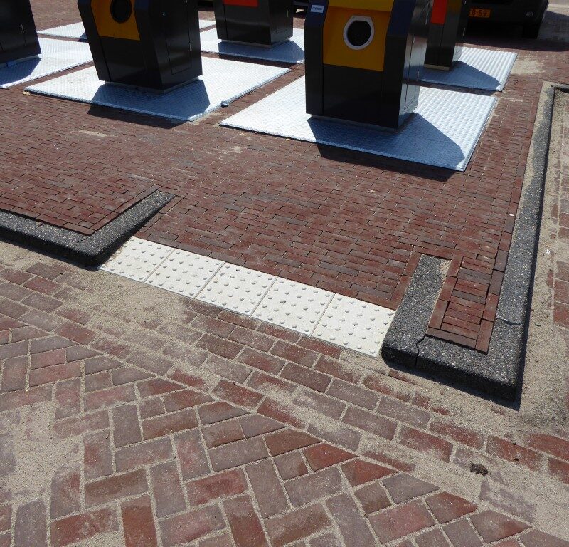 Buro SRO - Nieuws - Feestelijke opening Mereveldplein 2015 okt.