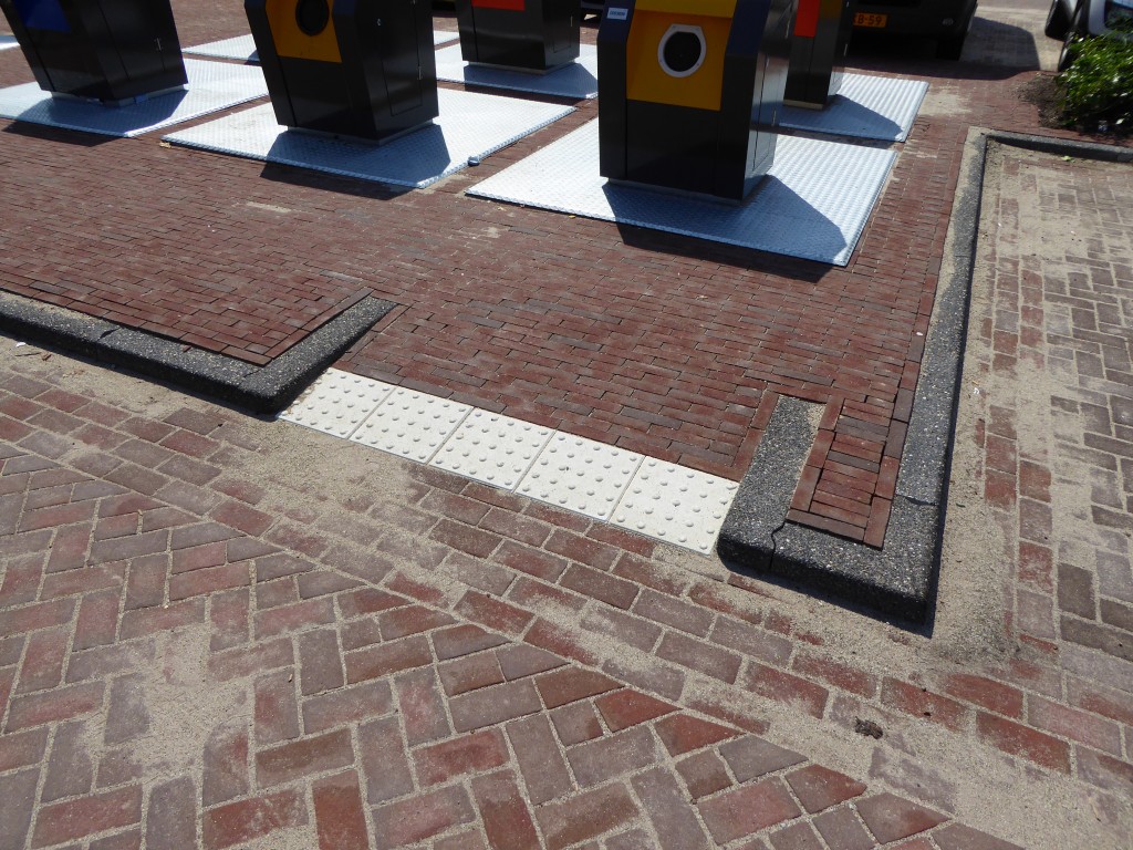 Buro SRO - Nieuws - Feestelijke opening Mereveldplein 2015 okt.